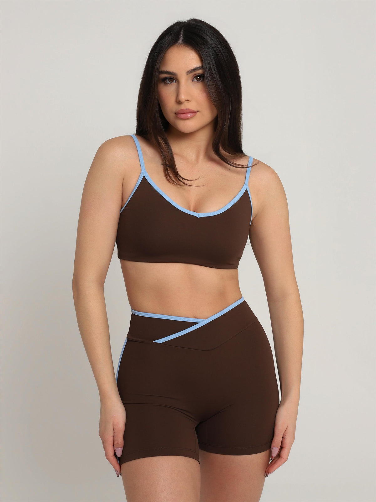 TOP CONTRAST BROWN COM AZUL SKY
