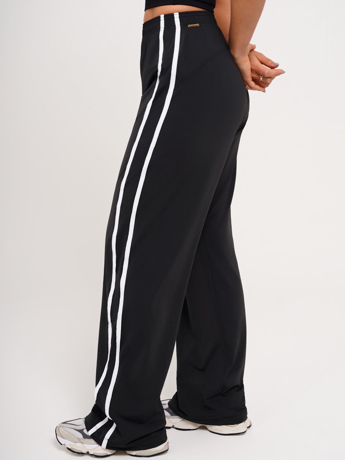 CALÇA WIDE MESH PRETO COM BRANCO