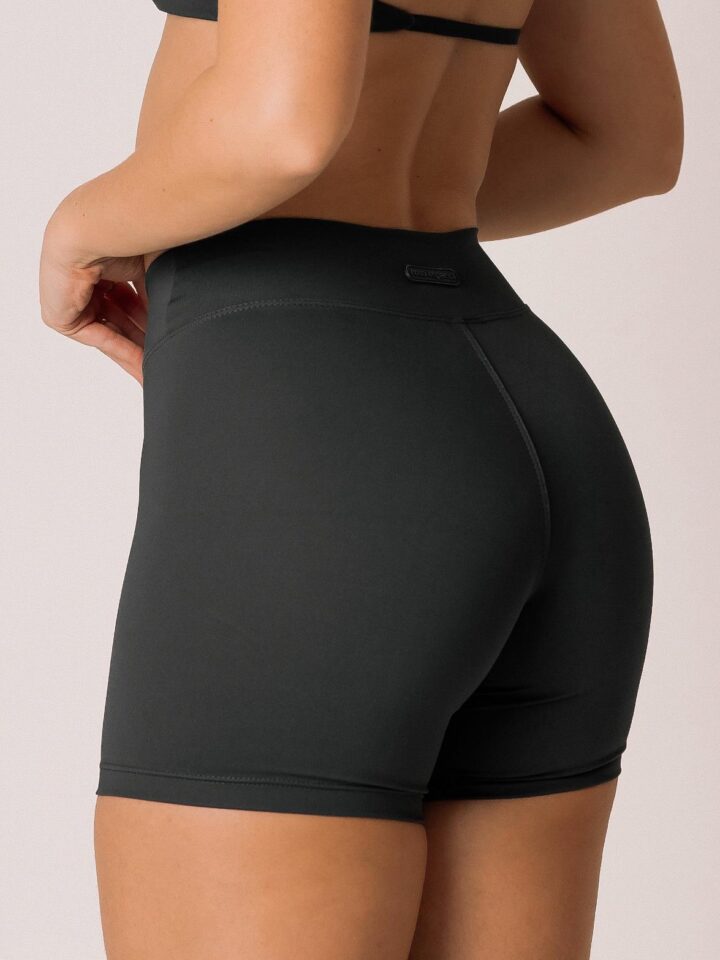 Alternative view of Short Skin  Storm